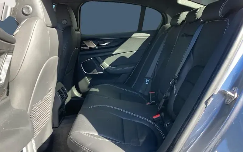 Gebraucht Jaguar XE R-Dynamic 204 PS (150 kW) 2023 Grau Limousine