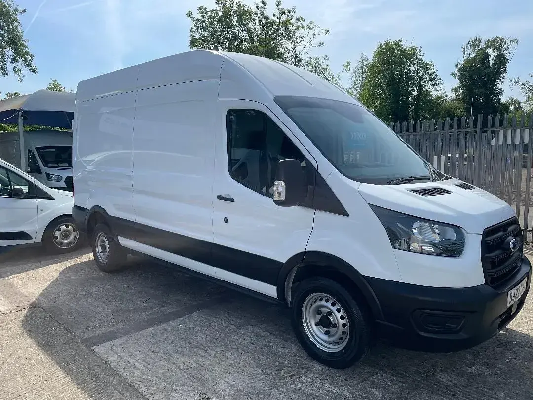 Second-hand Ford Transit 130 CP (95 kW) 2022 Alb Van