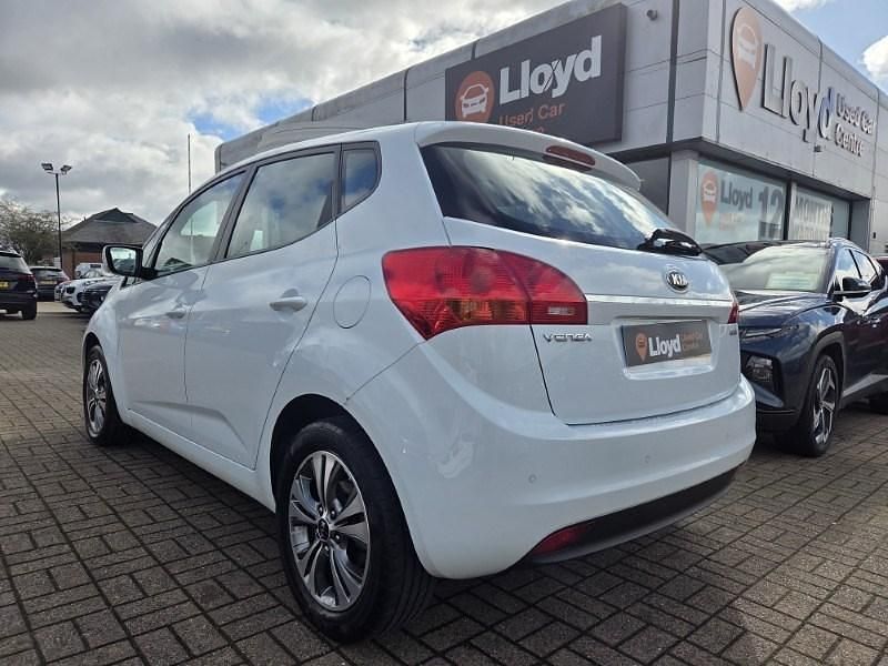 Used Kia Venga 128 HP (94 kW) 2016 White Hatchback