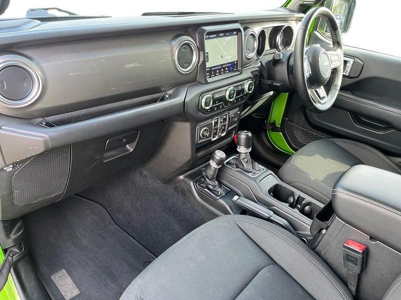 Used Jeep Wrangler Sahara 270 HP (198 kW) 2019 Green SUV