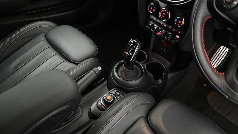 Image 2/4