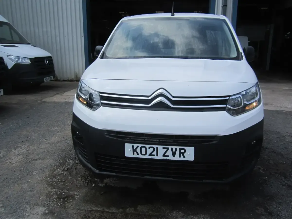 Used Citroën Berlingo 100 HP (73 kW) 2021 White MPV