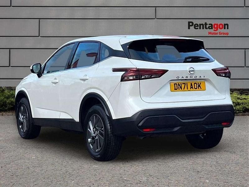 Used Nissan Qashqai Acenta Premium 155 HP (114 kW) 2021 White SUV