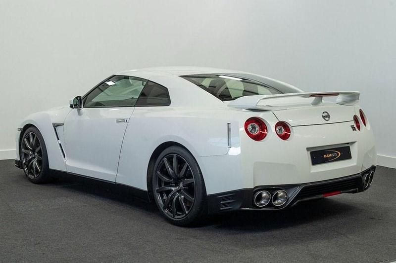 Used Nissan GT-R Recaro 550 HP (404 kW) 2016 White Coupe