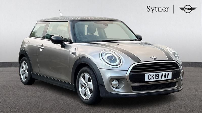 Silver Used 2019 Mini Cooper Classic Hatchback | £11,500 (Good price) - Image 1/4