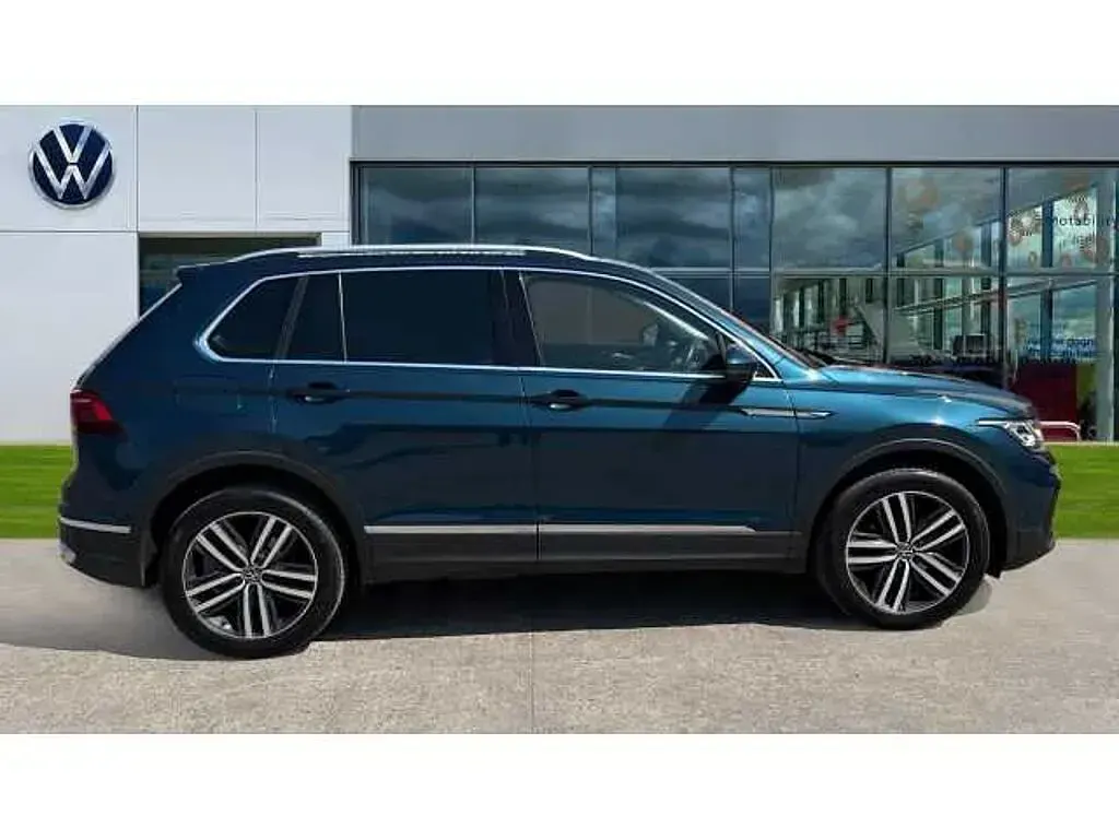Used VW Tiguan Elegance 150 HP (110 kW) 2021 Nightshade blue metallic SUV