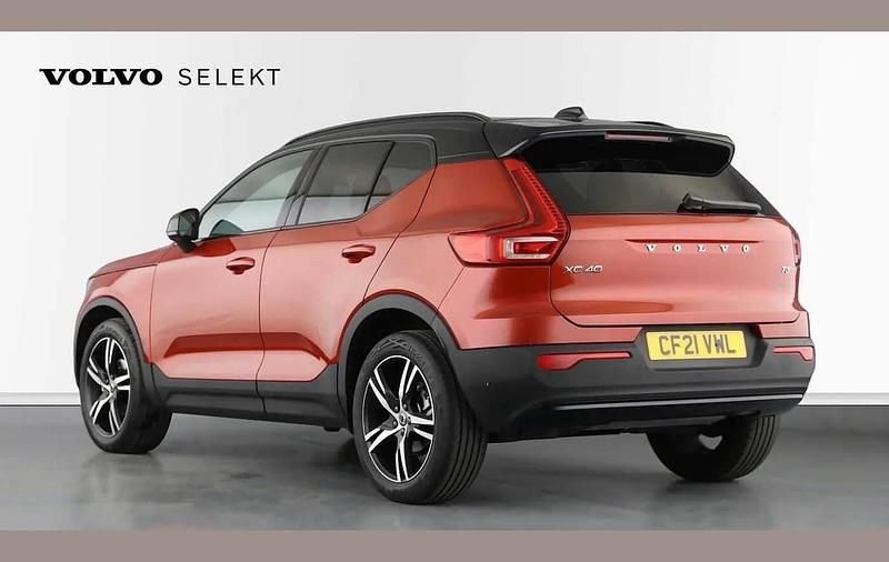 Used Volvo XC40 R-Design 161 HP (118 kW) 2021 Red SUV