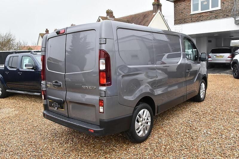 Used Renault Trafic 2018 Grey MPV