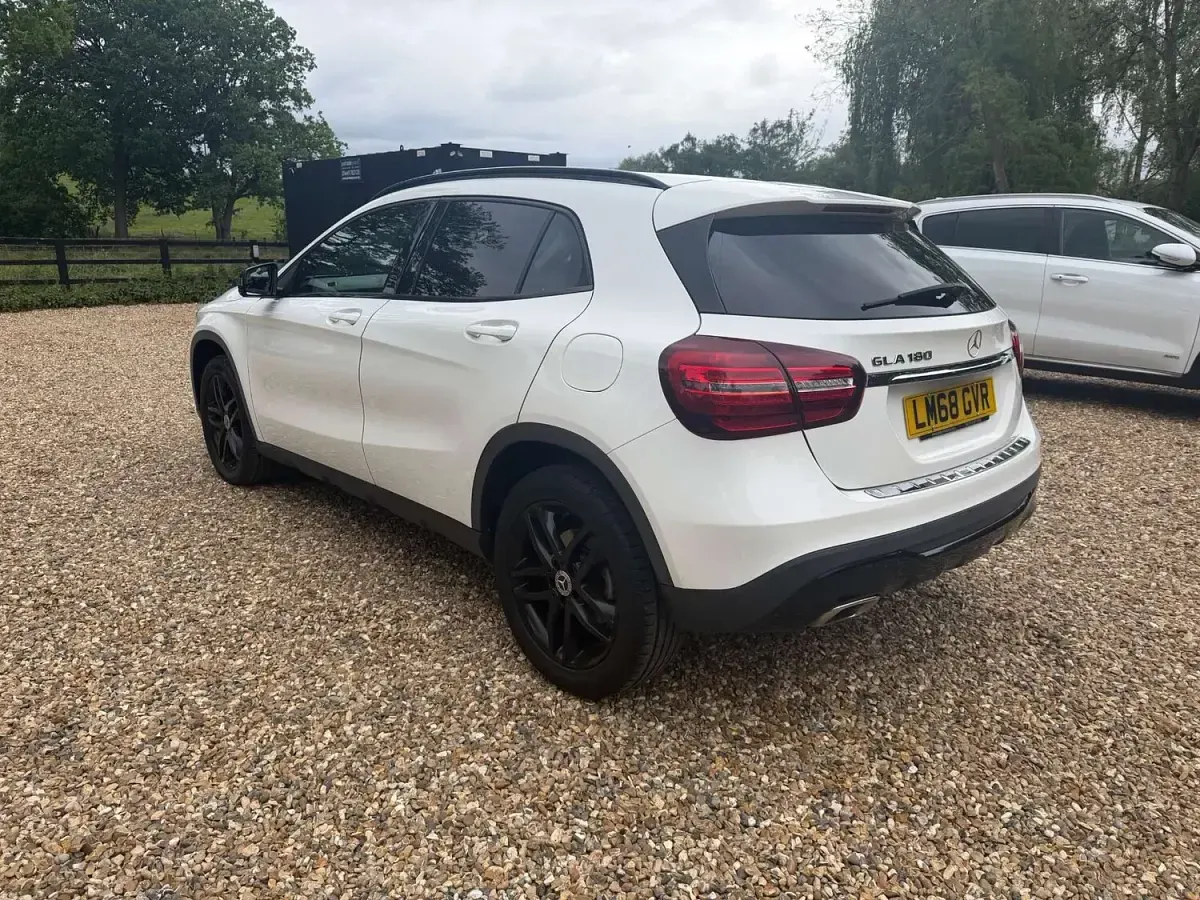 Used Mercedes GLA180 Urban 122 HP (89 kW) 2018 White SUV