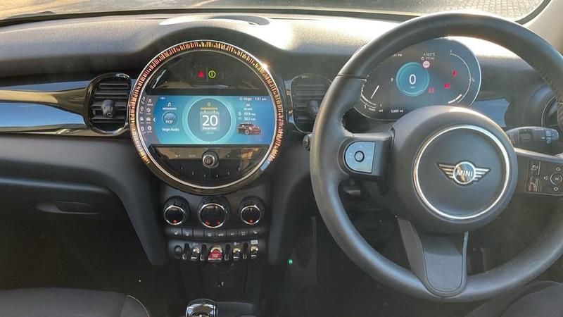 Used Mini Cooper Classic 134 HP (98 kW) 2023 Silver Hatchback