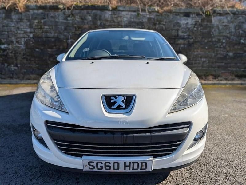 Used Peugeot 207 70 HP (51 kW) 2010 White Hatchback