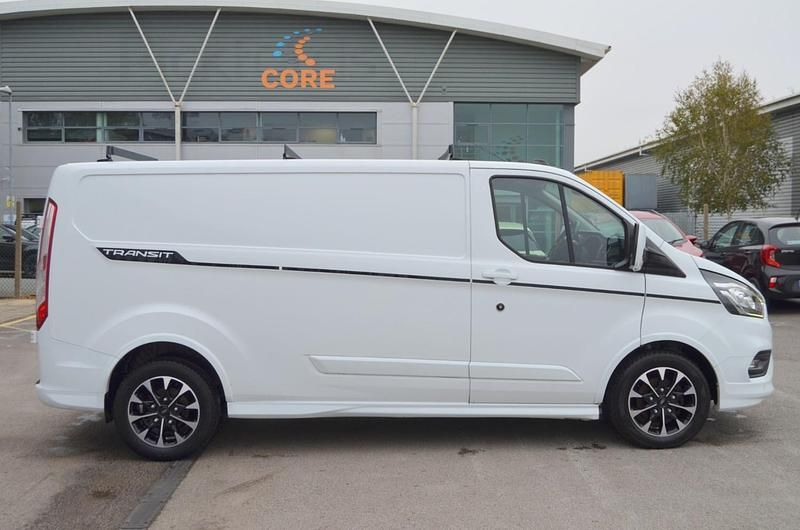 Used Ford Transit Custom Sport 185 HP (136 kW) 2019 White Van