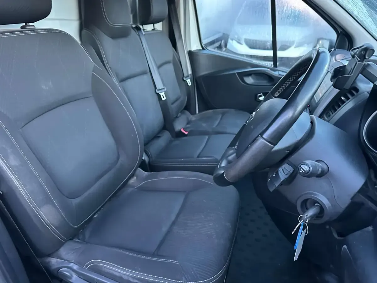 Used Nissan NV300 Acenta 120 HP (88 kW) 2020 White Van