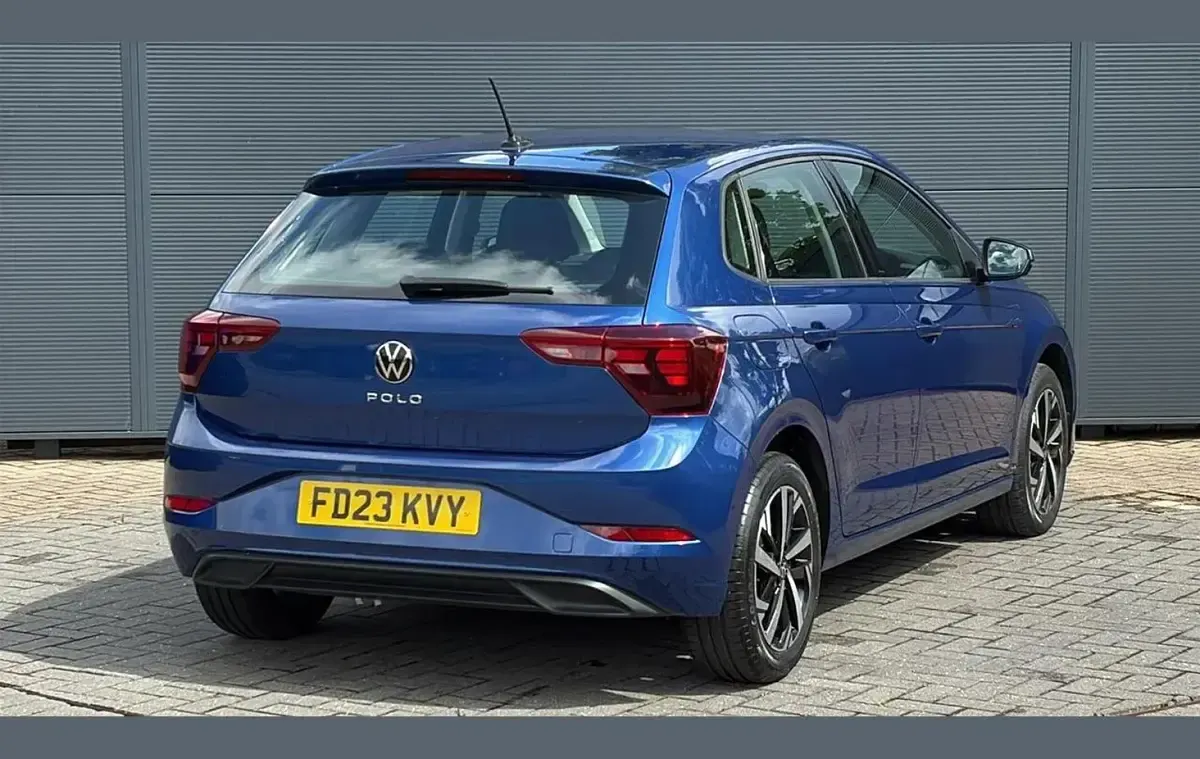 Used VW Polo Life 94 HP (69 kW) 2023 Blue Hatchback