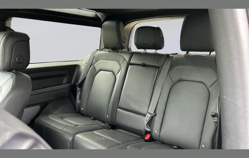 Used Land Rover Defender HSE Dynamic 296 HP (217 kW) 2024 Silver SUV