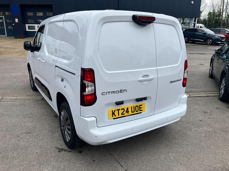 Used Citroën Berlingo 102 HP (75 kW) 2024 White MPV