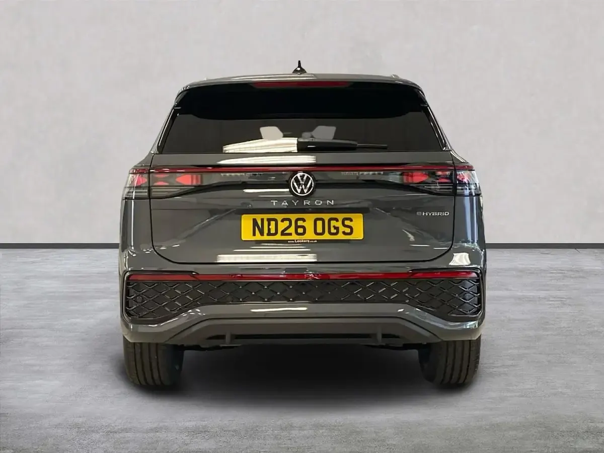 Begagnad VW Touran R-line 2026 Grå Minibuss