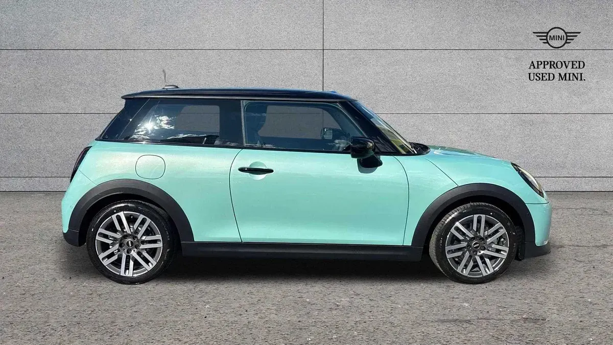 Used Mini Cooper Hatch 113 kW (154 HP) 2025 Green Hatchback