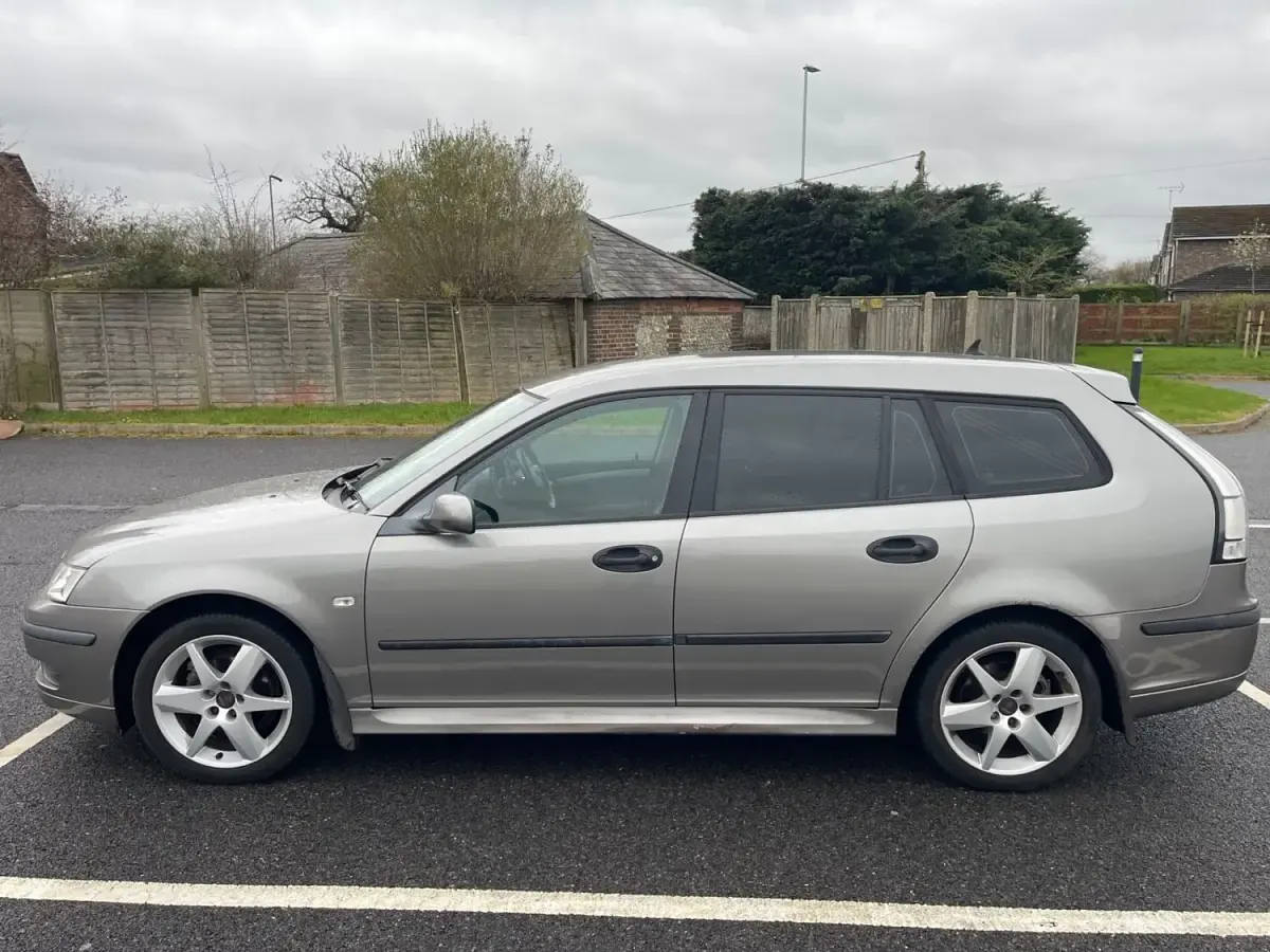 Begagnad Saab 9-3 Vector 2007 Grå Kombi