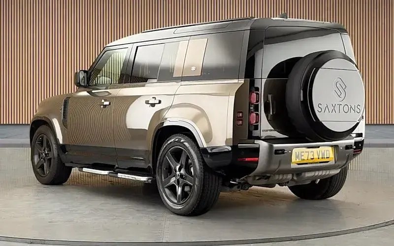 Used Land Rover Defender SE Dynamic 250 HP (183 kW) 2024 Brown SUV