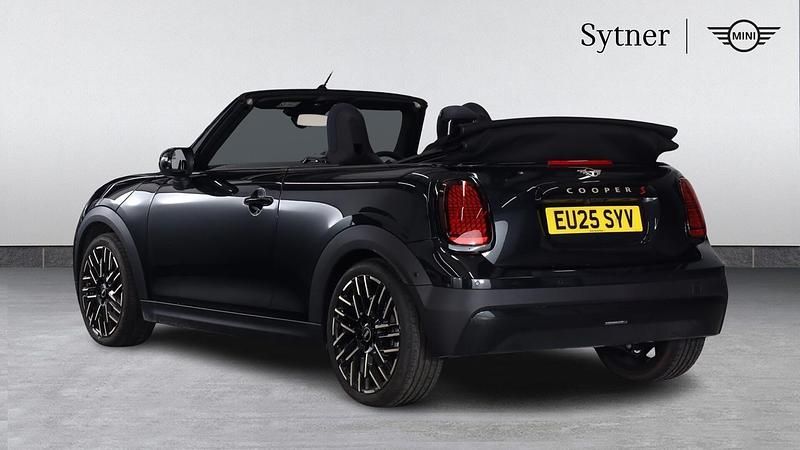 Begagnad Mini Cooper 201 HK (147 kW) 2025 Svart Halvkombi