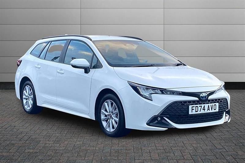 Used Toyota Corolla 140 HP (102 kW) 2024 Pure white