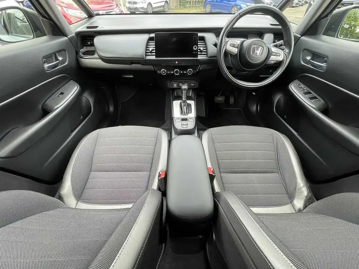 Used Honda Jazz Advance 122 HP (89 kW) 2023 Premium sunlight white Hatchback