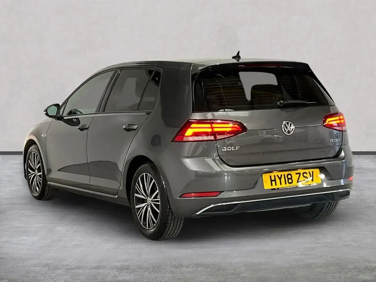 Begagnad VW Golf VII SE 2018 Grå Halvkombi