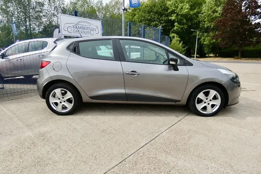Used Renault Clio Expression+ 75 HP (55 kW) 2015 Grey Hatchback