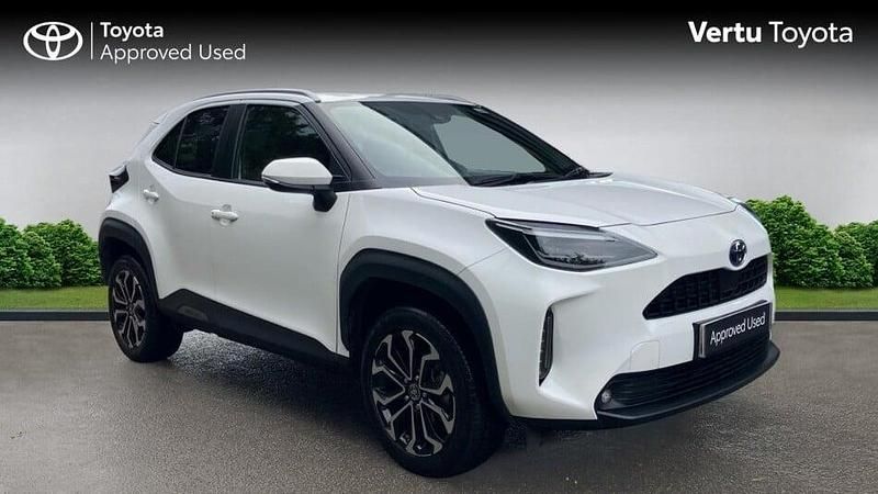 Used 2022 Toyota Yaris Hybrid Design Estate | £19,218 (Fair price) - Image 1/3