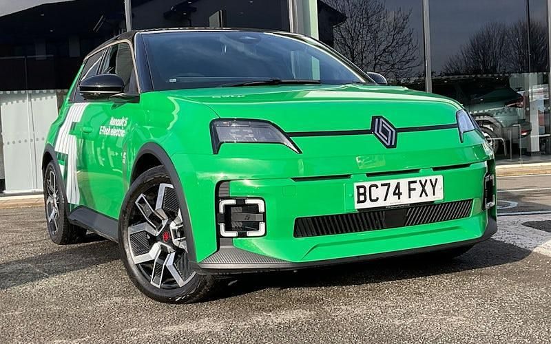 Used Renault 5 E-Tech Komfort 110 kW (150 HP) 2025 Hatchback