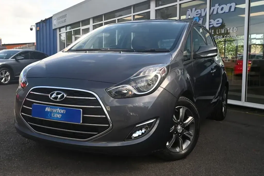 Used Hyundai ix20 SE 90 HP (66 kW) 2016 Grey Hatchback