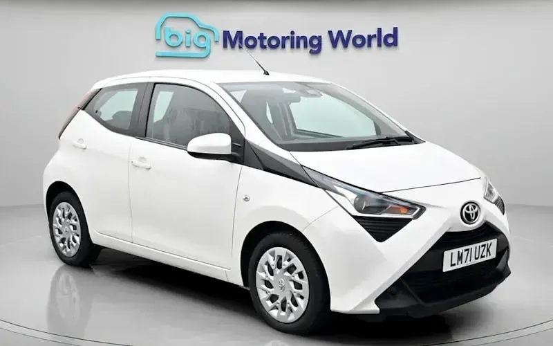 Second-hand Toyota Aygo X-play 72 CP (52 kW) 2021 Hatchback