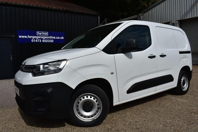 White Used 2019 Citroën Berlingo MPV | £7,995 (Fair price) - Image 1/4