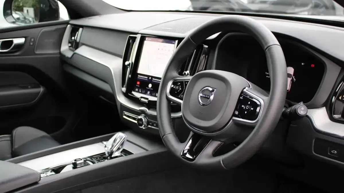 Used Volvo XC60 Plus 250 HP (183 kW) 2025 SUV
