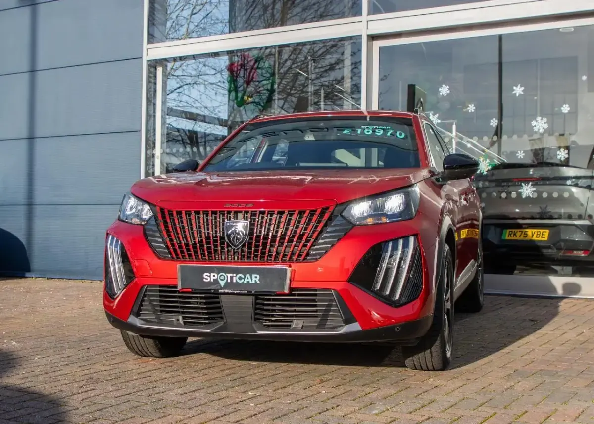 Used Peugeot e-2008 Allure 98 kW (134 HP) 2024 Red SUV