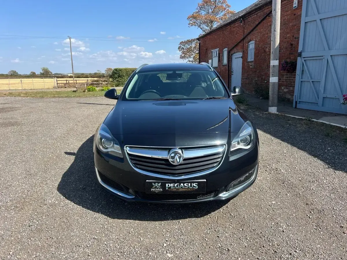 Used Vauxhall Insignia 134 HP (98 kW) 2016 Black Estate
