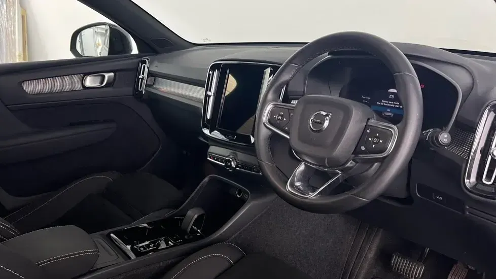 Usado Volvo XC40 Plus 2025 Negro SUV