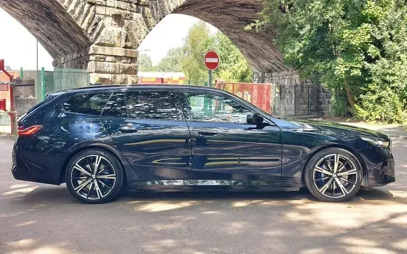 Used BMW 530e M Sport 299 HP (219 kW) 2025 Black Estate