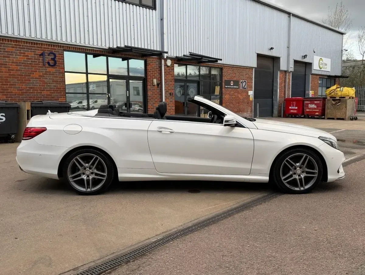 Usado Mercedes E200 AMG Line Premium 184 HP (135 kW) 2016 Branco Cabrios
