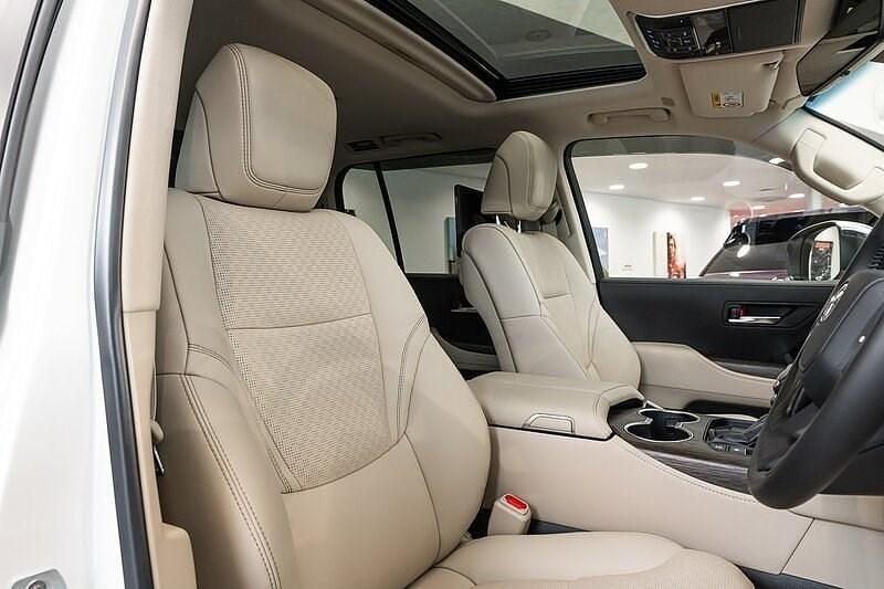 Used Toyota Land Cruiser 2023 Pearl white SUV
