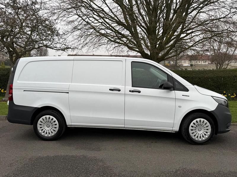 Used Mercedes e-Vito Progressive 85 kW (116 HP) 2021 White MPV