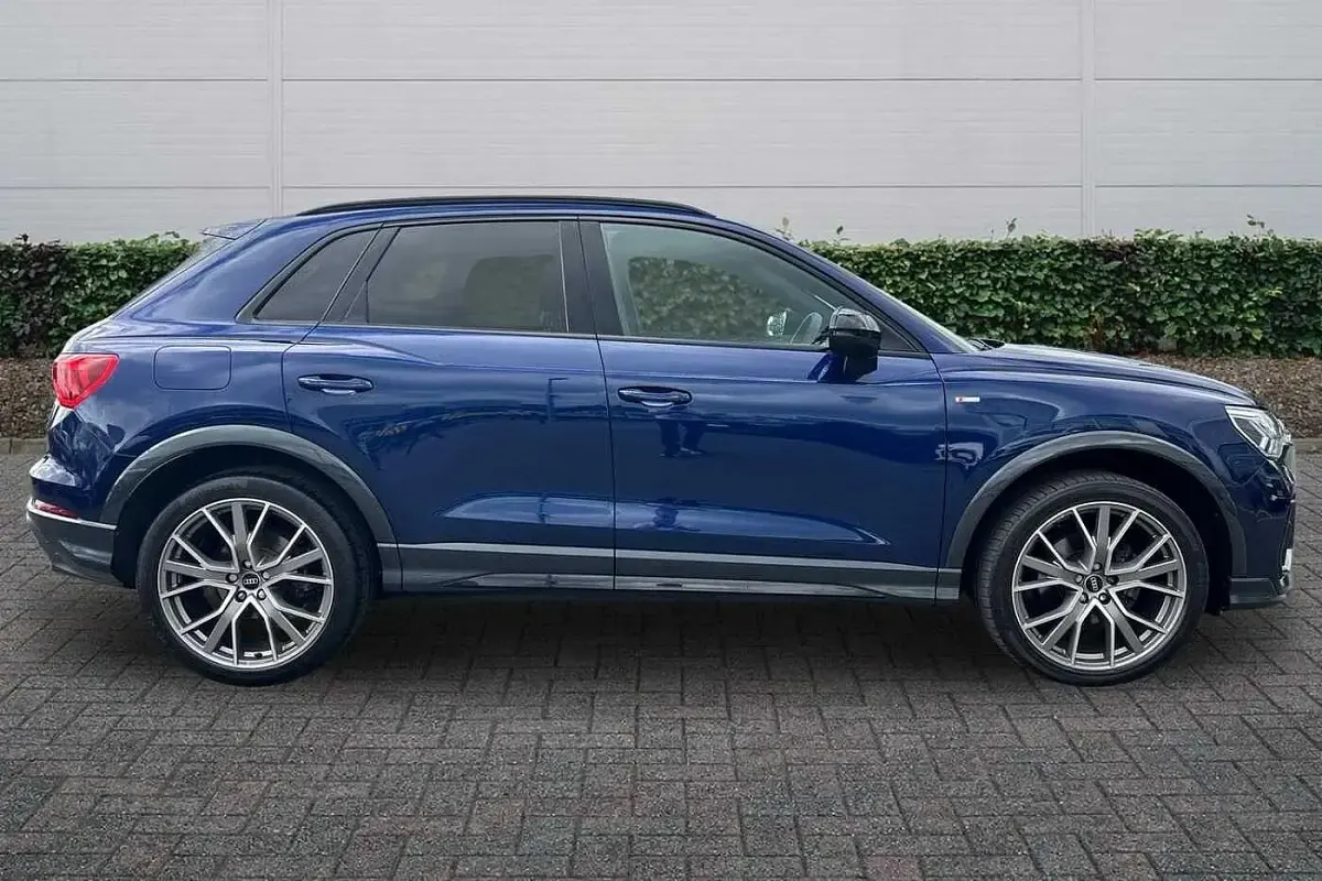Used Audi Q3 Black Edition 150 HP (110 kW) 2025 Blue SUV