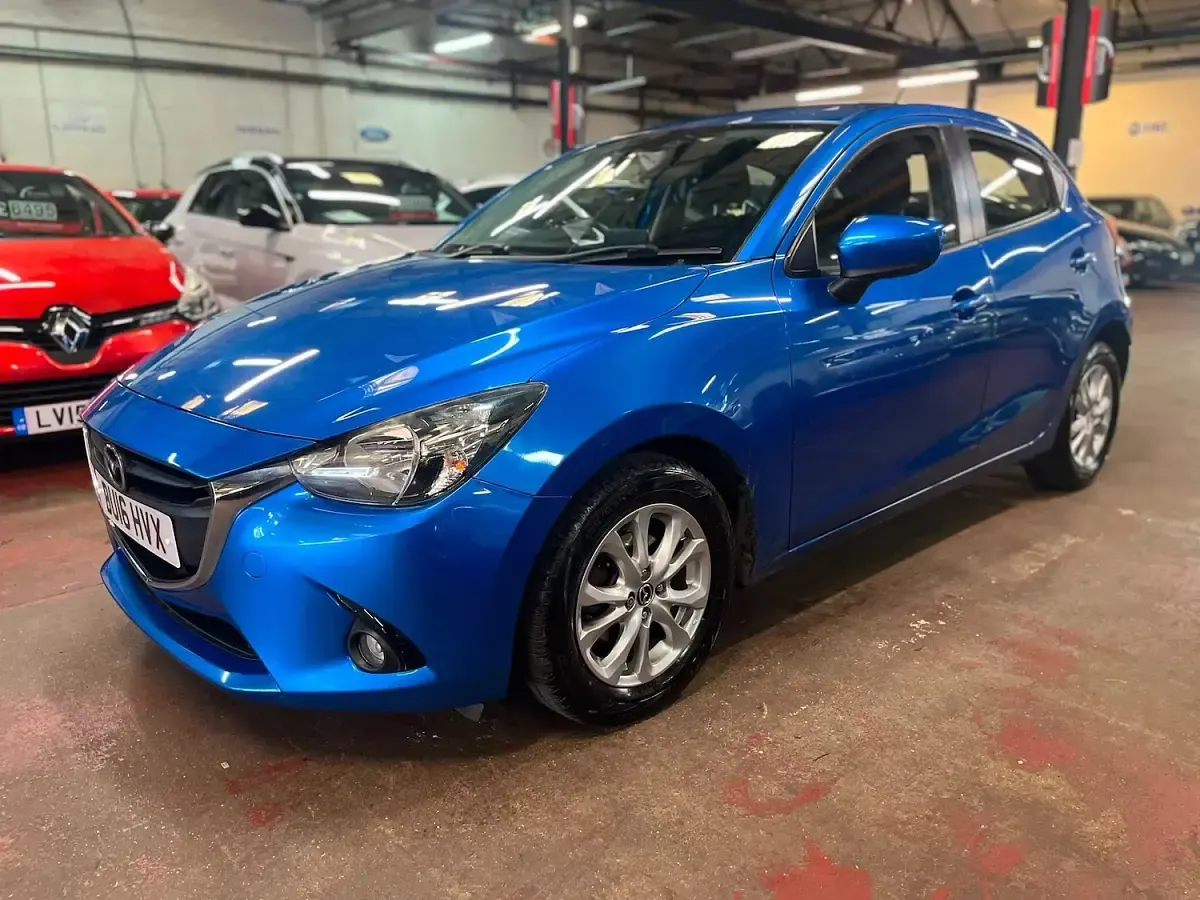 Used Mazda 2 90 HP (66 kW) 2016 Blue Hatchback