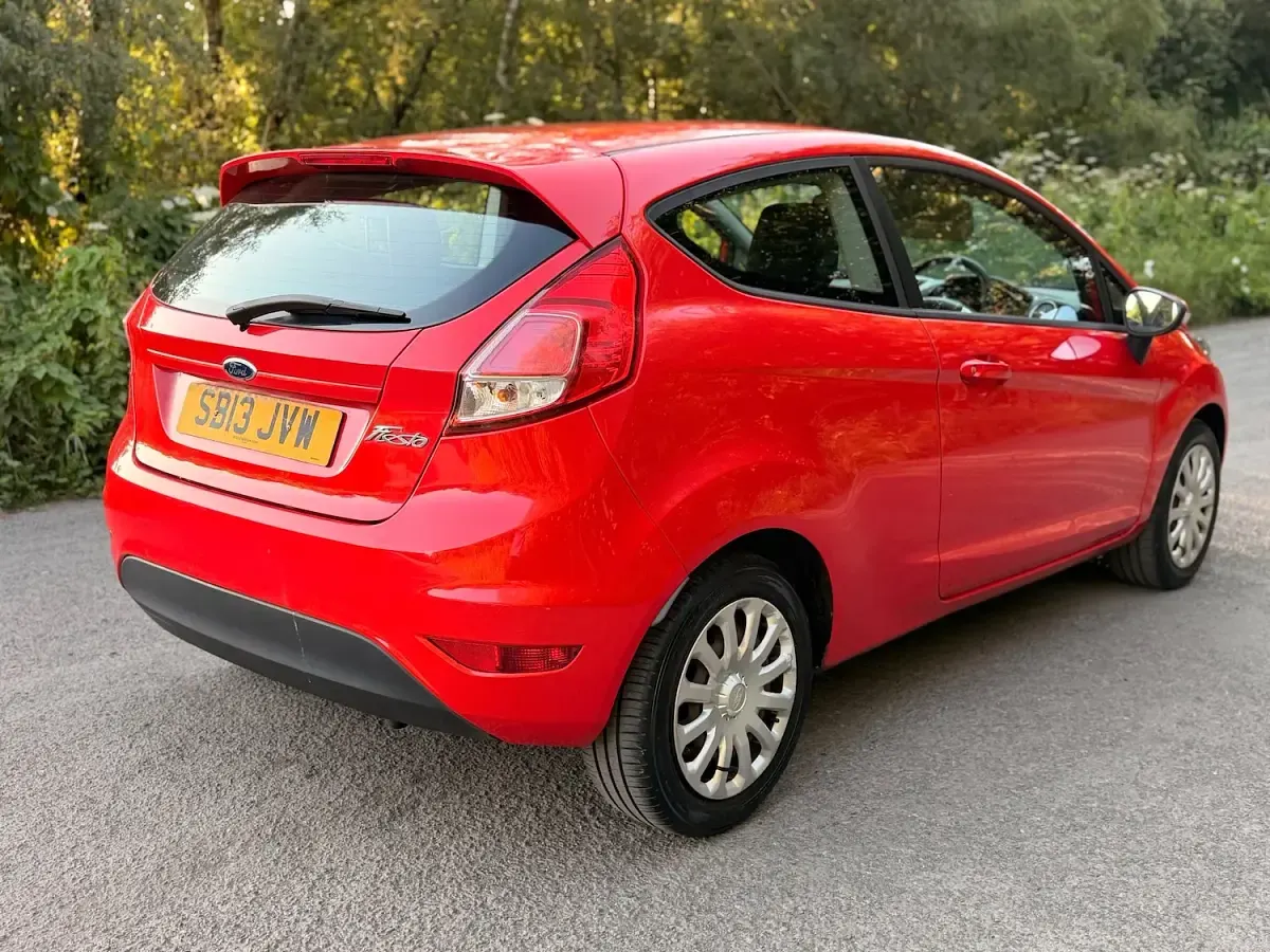 Used Ford Fiesta Style 60 HP (44 kW) 2013 Red Hatchback