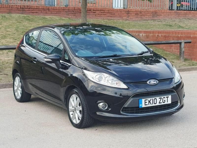 Black Used 2010 Ford Fiesta Zetec Hatchback | £2,000 (Good price) - Image 1/4