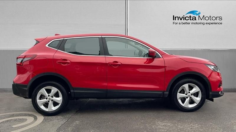 Used Nissan Qashqai Acenta Premium 115 HP (84 kW) 2019 Red SUV