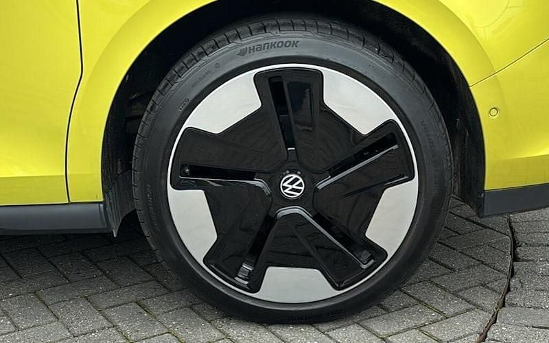 White Used 2023 VW ID. Buzz Pro MPV | £44,699 (A bit pricey) - Image 1/4