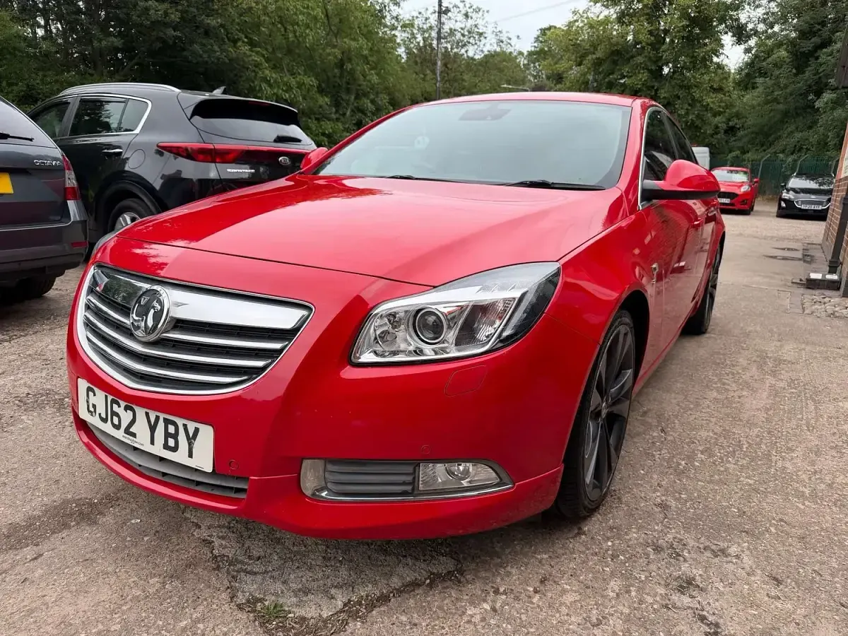 Used Vauxhall Insignia SRi 160 HP (117 kW) 2012 Red Hatchback