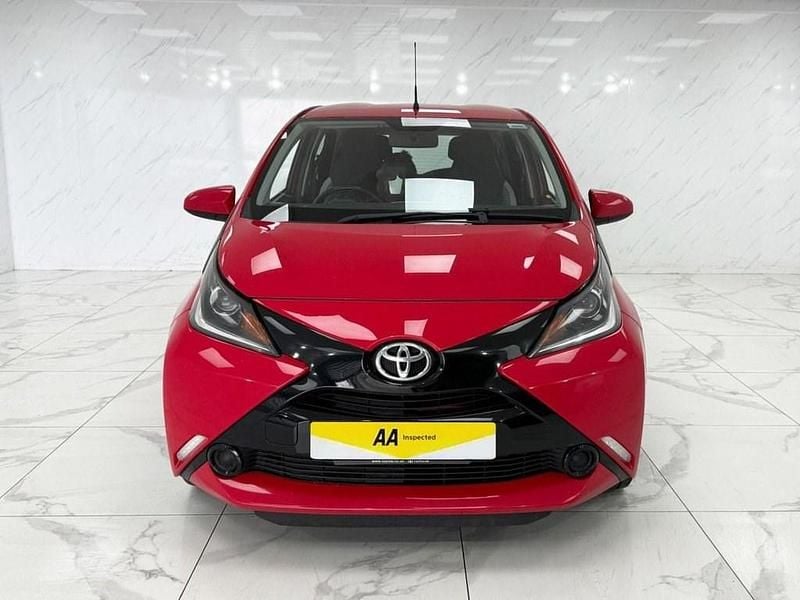 Used Toyota Aygo X-play 71 HP (52 kW) 2018 Red Hatchback
